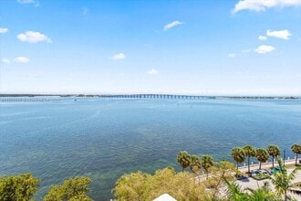 1430 Brickell Bay Dr in Miami, FL - Building Photo - Building Photo