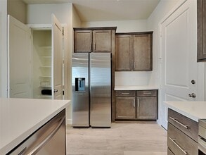 5750 Quinn Landing Rd in Houston, TX - Foto de edificio - Building Photo