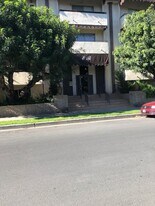 5353 Yarmouth Ave, Unit 202 in Encino, CA - Building Photo