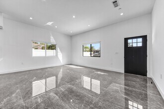 6827 Ranchito Ave in Van Nuys, CA - Building Photo - Building Photo