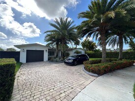 9275 SW 67th St in Miami, FL - Building Photo