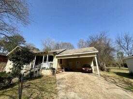 740 Valencia St in Jackson, MS - Building Photo