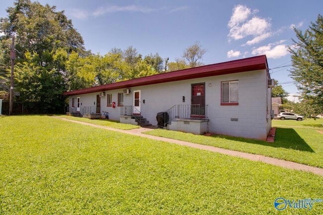 1328 Oshaughnessy Ave NE, Unit B in Huntsville, AL - Building Photo - Building Photo