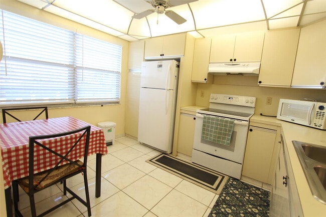 3201 Portofino Point in Coconut Creek, FL - Building Photo - Building Photo