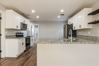 3862 W Tamarisk St in Phoenix, AZ - Foto de edificio - Building Photo