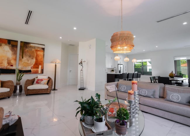 17320 SW 92nd Ct in Palmetto Bay, FL - Building Photo - Building Photo