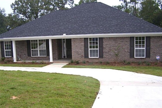 3641 Janlake Dr in Saraland, AL - Building Photo - Building Photo