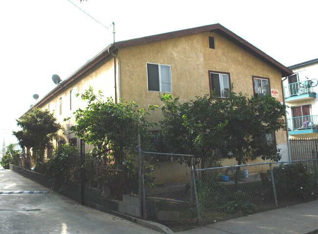 3210 Chapman St in Los Angeles, CA - Building Photo - Building Photo