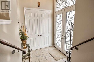 2 Tarmack Dr in Richmond Hill, ON - Building Photo - Building Photo