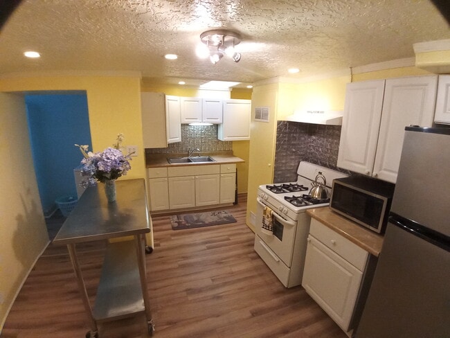 property at 1508 Edith Blvd NE