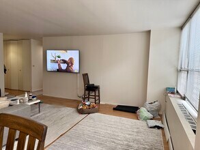 655 W Irving Park Rd, Unit 513 in Chicago, IL - Building Photo - Building Photo