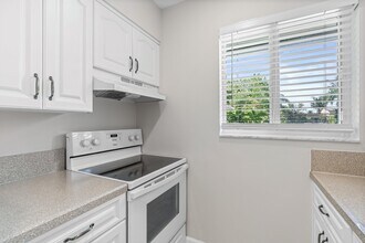 541 NE 44th St in Boca Raton, FL - Building Photo - Building Photo