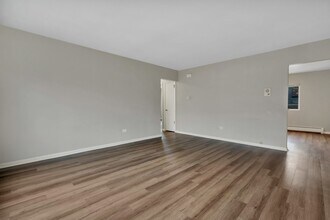 38 S Waiola Ave in La Grange, IL - Building Photo - Building Photo