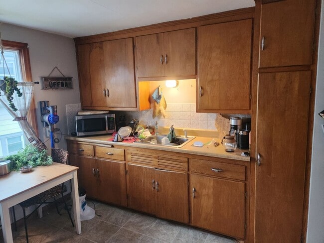 1206 S 73rd St, Unit 1206 Upper in West Allis, WI - Building Photo - Building Photo