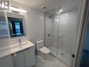 238 Simcoe St in Toronto, ON - Building Photo - Building Photo