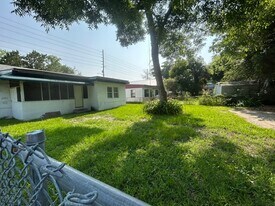 1602 Wambolt St in Jacksonville, FL - Building Photo