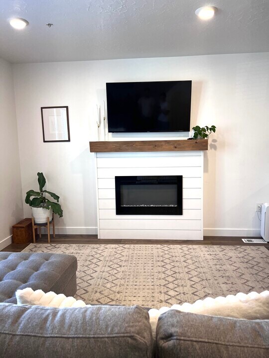 107 N Voyager Ln in Saratoga Springs, UT - Building Photo
