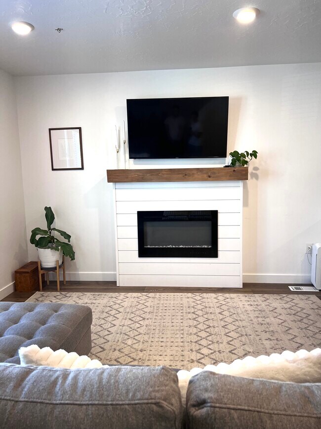 property at 107 N Voyager Ln