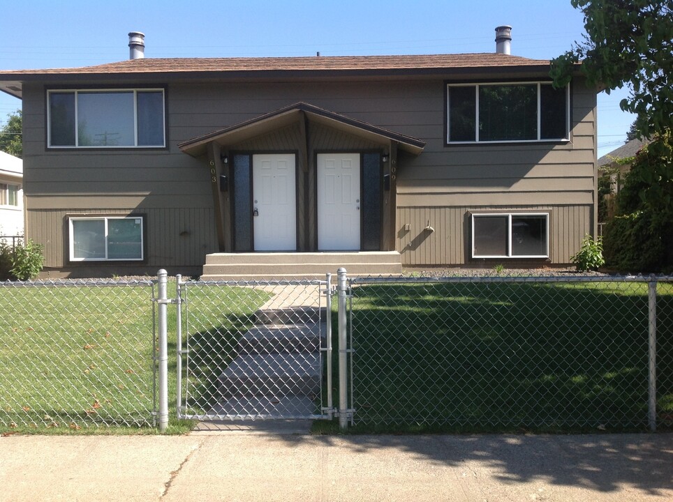 603-609 E Kiernan Ave in Spokane, WA - Foto de edificio