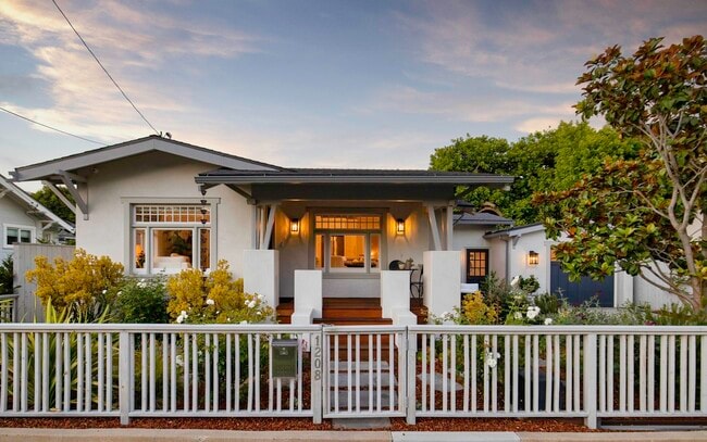 1208 Castillo St in Santa Barbara, CA - Building Photo - Building Photo