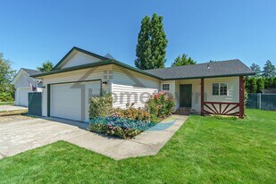 7634 N Sweet River Dr in Coeur d'Alene, ID - Building Photo