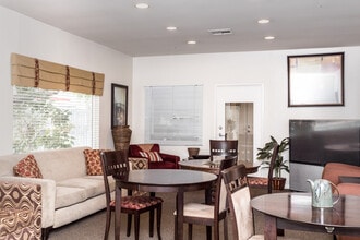 Monterra Apartment Homes in Anaheim, CA - Foto de edificio - Interior Photo