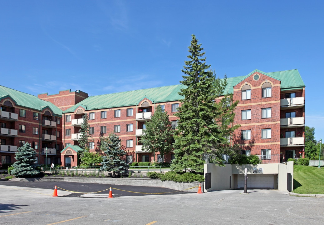 Testa Heights in Uxbridge, ON - Building Photo