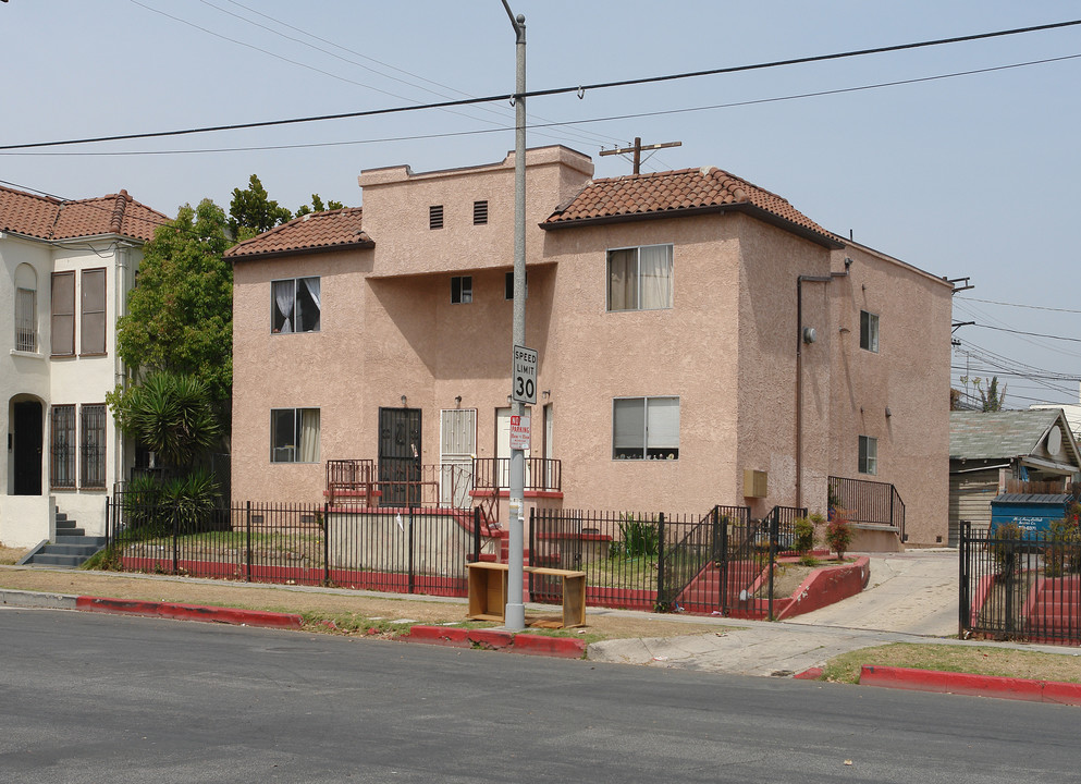 4207 Rosewood Ave in Los Angeles, CA - Building Photo