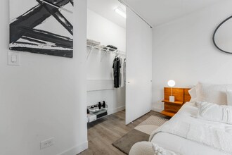 31 E Chestnut St in Chicago, IL - Building Photo - Building Photo