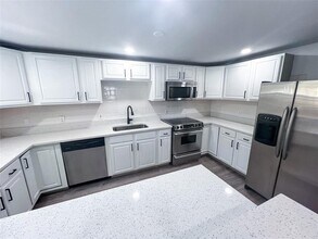 3402 W Van Buren Dr in Tampa, FL - Building Photo - Building Photo