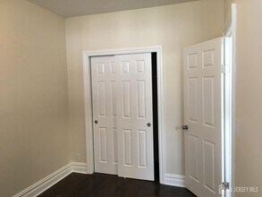 126 Wade St in Jersey City, NJ - Building Photo - Building Photo