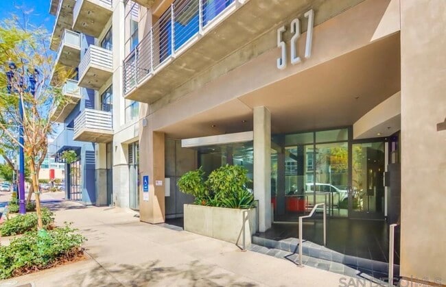 527 Tenth Ave in San Diego, CA - Building Photo - Building Photo