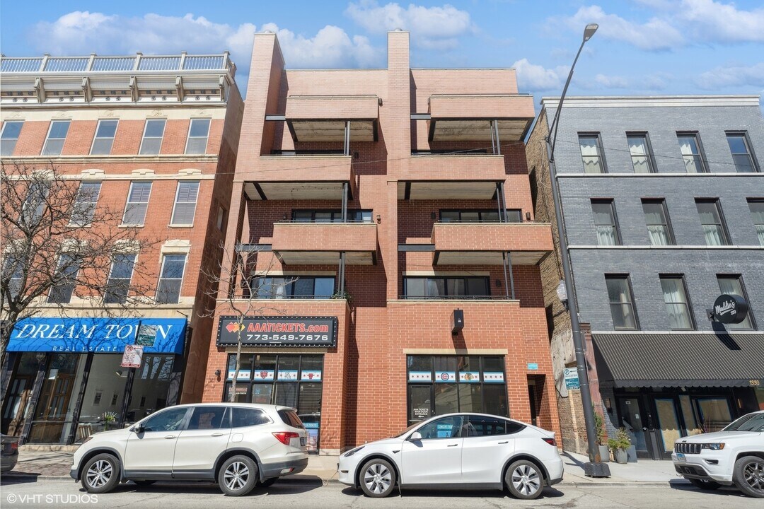 1332 W Madison St in Chicago, IL - Building Photo