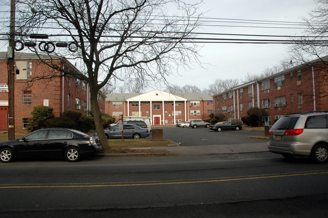 Town and Country in Plainfield, NJ - Building Photo - Building Photo