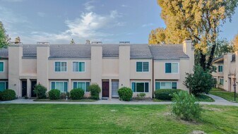 101 West Riverdale Ave in Orange, CA - Building Photo