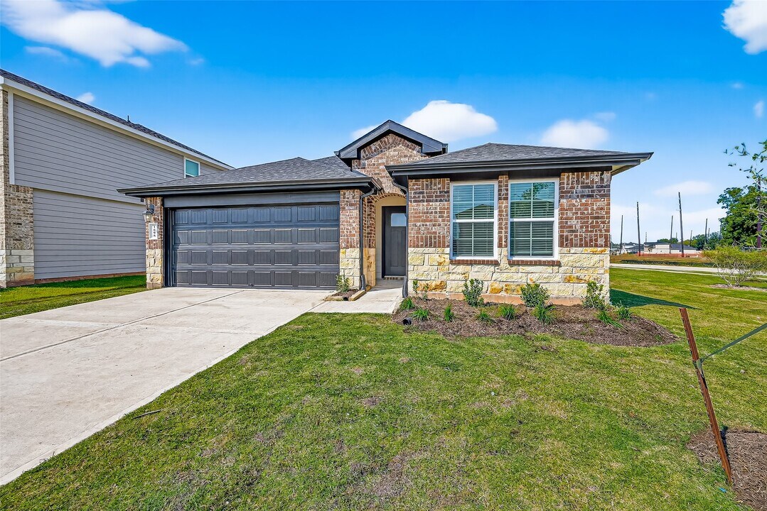 1606 Stelvio Pass Dr in Richmond, TX - Foto de edificio