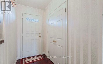 2416 Rebecca St in Oakville, ON - Building Photo - Building Photo