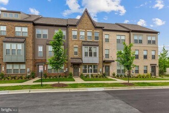 205 Albany Pl, Unit 528 in Largo, MD - Building Photo - Building Photo