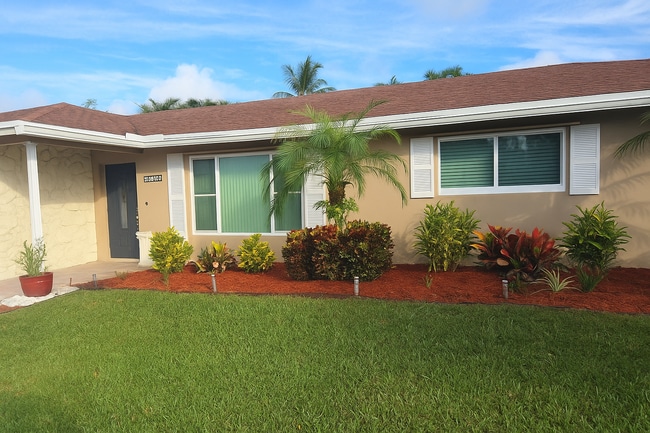 44 W Arch Dr in Greenacres, FL - Building Photo - Building Photo