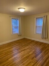 28 Linden Ave, Unit 1 in Somerville, MA - Foto de edificio - Building Photo