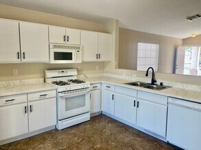 5424 Eagle Claw Ave in Las Vegas, NV - Building Photo - Building Photo