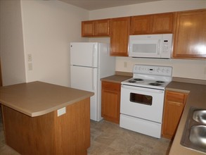 Cambridge Apartments in Bismarck, ND - Building Photo - Interior Photo