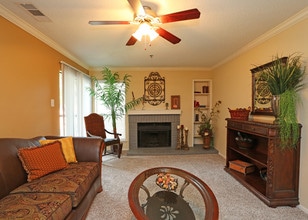 Grayson Ridge in North Richland Hills, TX - Foto de edificio - Interior Photo