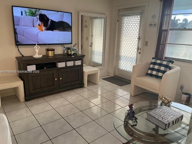 17 Westbury E in Deerfield Beach, FL - Foto de edificio - Building Photo