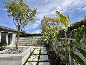 2243 Garnet Ave in San Diego, CA - Building Photo - Building Photo