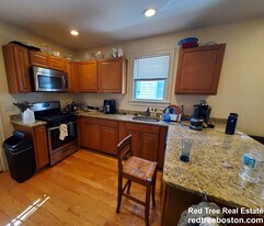 35 Pratt St, Unit 1 in Boston, MA - Building Photo