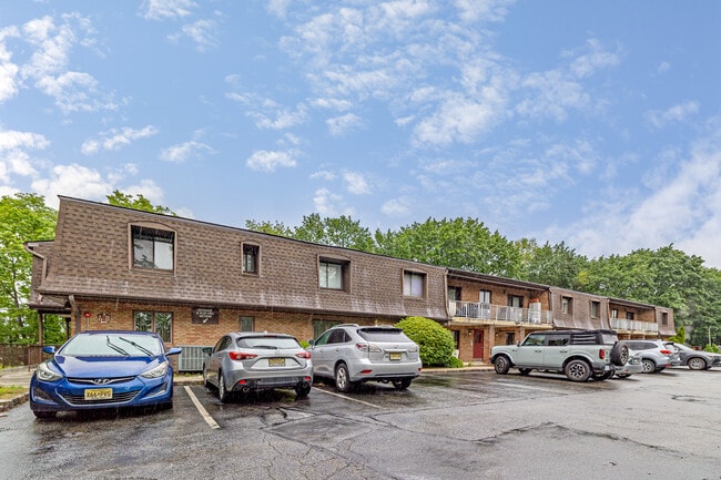 221 Ringwood Ave in Pompton Lakes, NJ - Building Photo - Building Photo