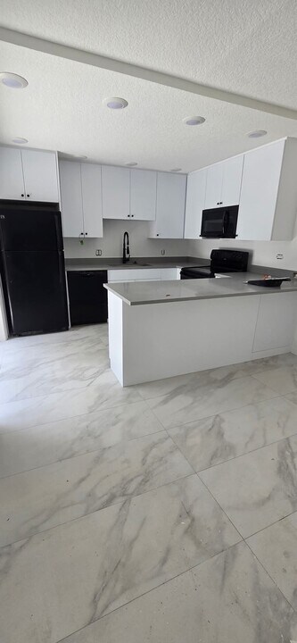 217 2nd Ter in Palm Beach Gardens, FL - Building Photo