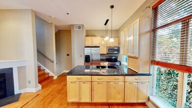 2062 Atherton Heights Ln in Charlotte, NC - Foto de edificio - Building Photo
