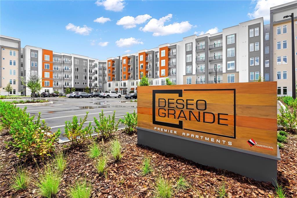 5256 International Dr in Orlando, FL - Foto de edificio